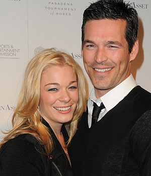 Eddie Cibrian and Leann Rimes on the red carpet