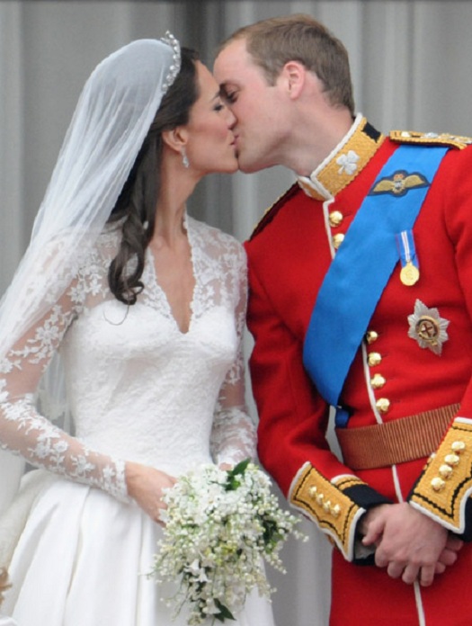 http://www.firstclassfashionista.com/wp-content/uploads/2011/04/Prince-William-and-Kate-Middleton-Kiss.jpg