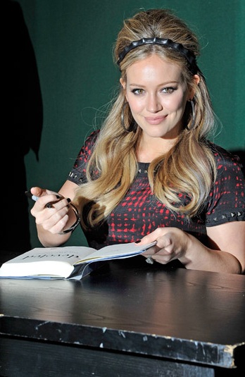 Hilary Duff Signs New Book Devoted